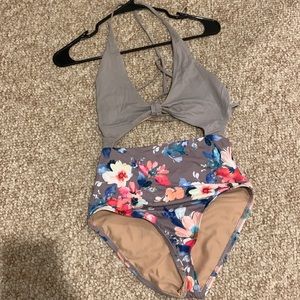 One-piece bathing suit